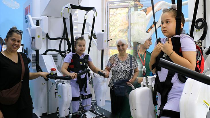 Hep yürüme hayali kuruyorlardı! 8 yaşındaki Buğlem artık koşuyor: Seansı 20 dakika sürüyor